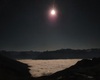 Luna e stelle sopra le nuvole, vista dalle camere del rifugio