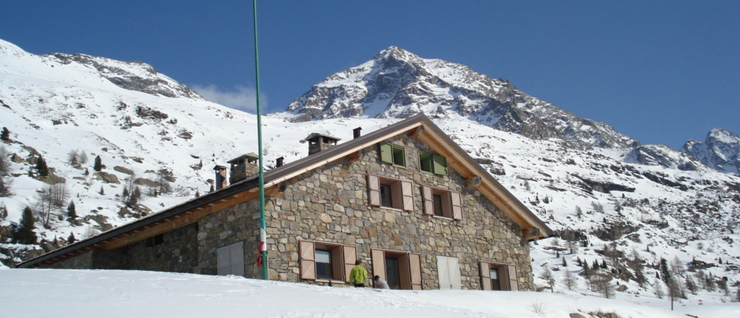 Il Rifugio Federico Valgoi in Val dosdè