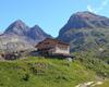 Rifugio con Diavolo, Diavolino e Monte Grabiasca sullo sfondo