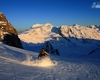 Il colle delle Pale Rosse lo si raggiunge facilmente con gli sci d'alpinismo o ciaspole, dopo circa 2 ore di salita dal rifugio Pizzini, da qui il panorama si apre su tutte le cime del ghiacciaio dei Forni.