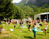 lezione collettiva di yoga durante la giornata dedicata al