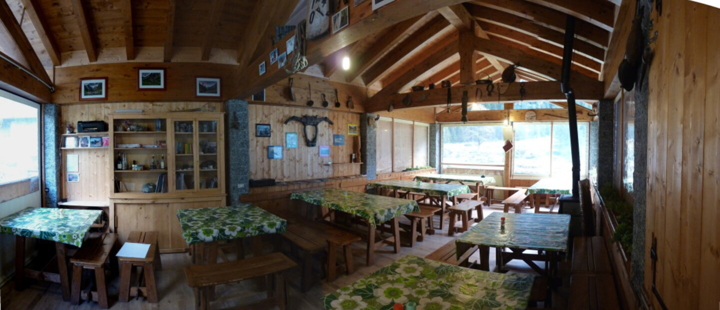 Sala pranzo del rifugio Rasega