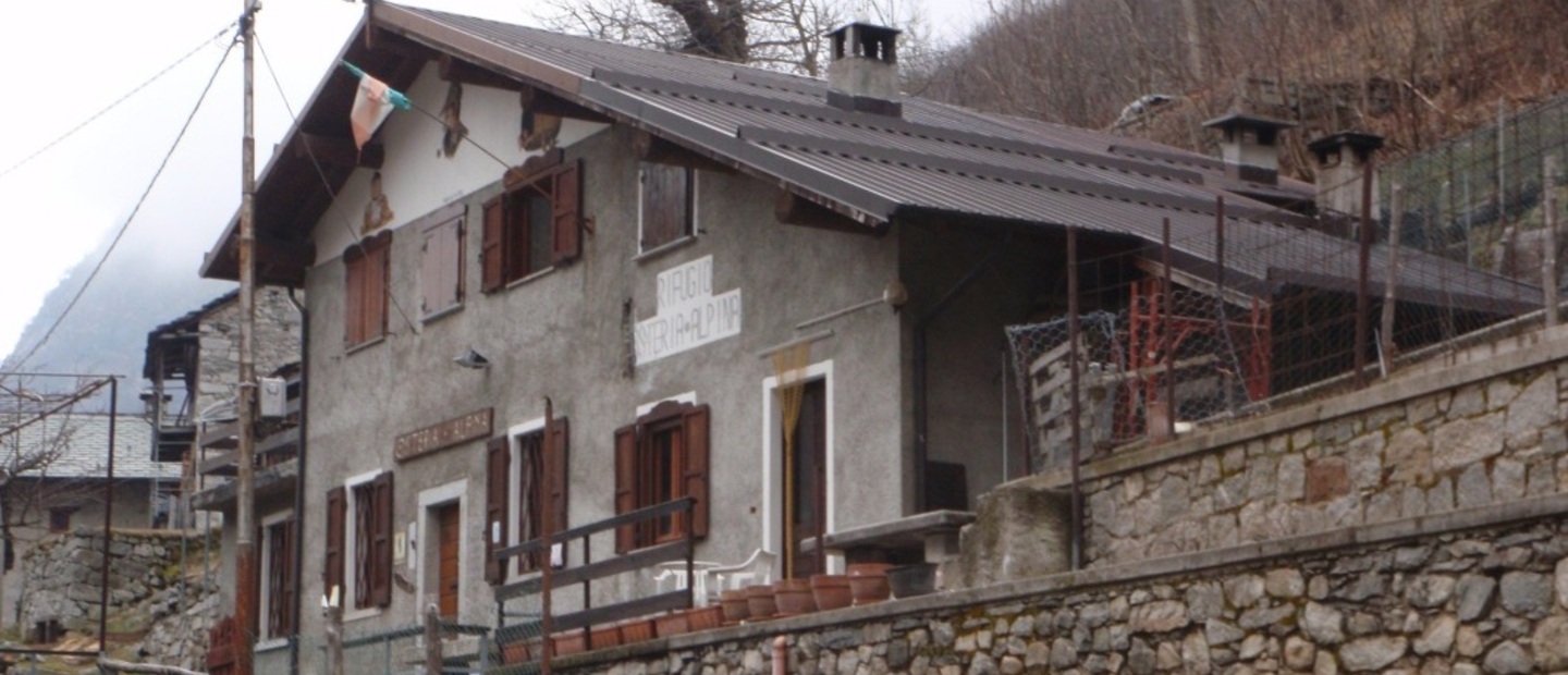 esterno osteria alpina di codera