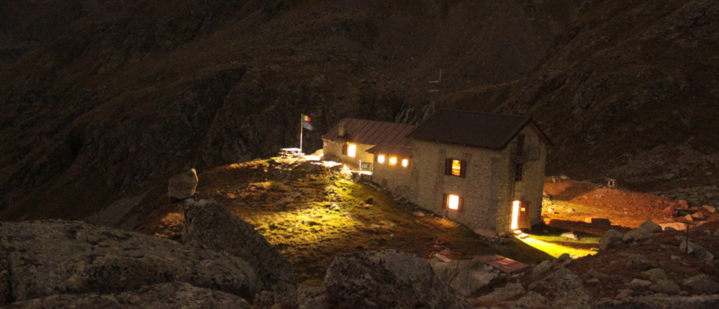 rifugio tonolini di notte