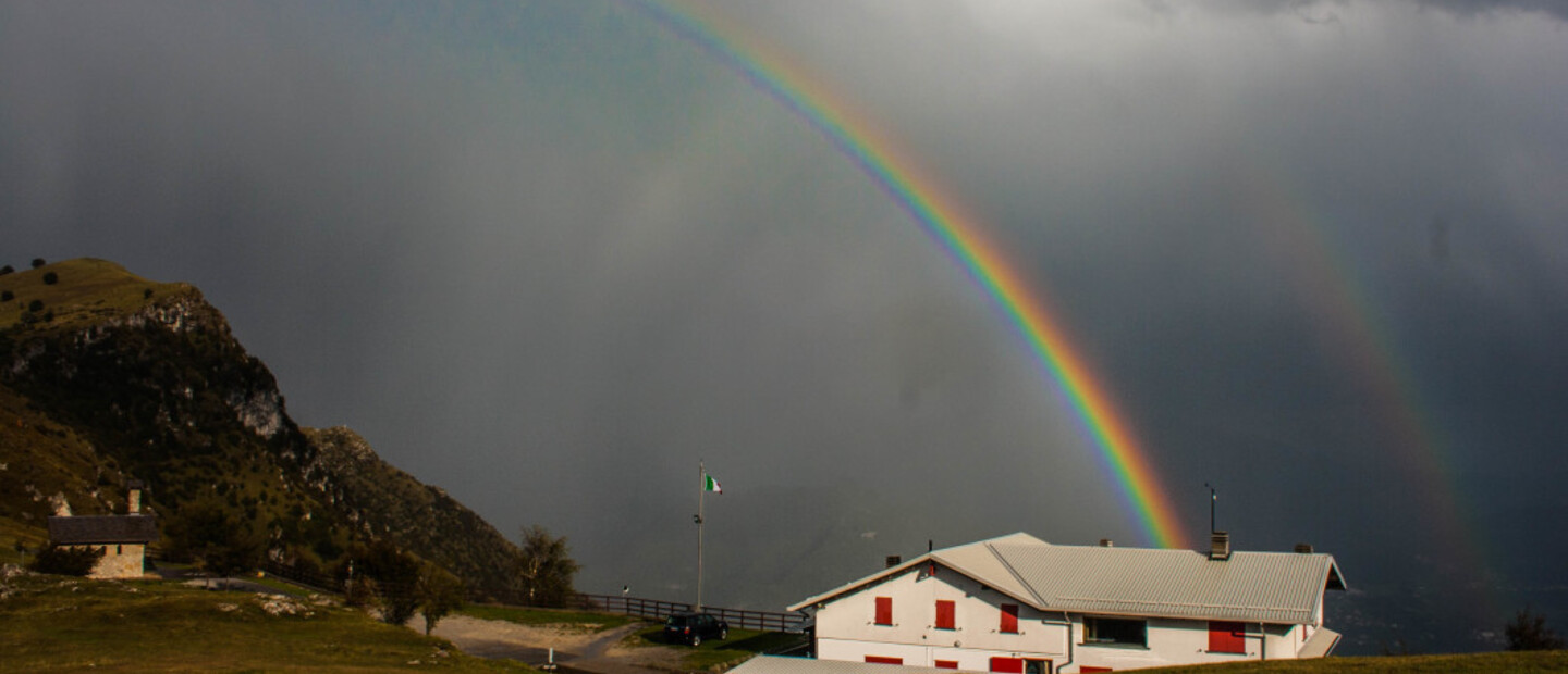 Arcobaleno sopra il rifugio Consigliere