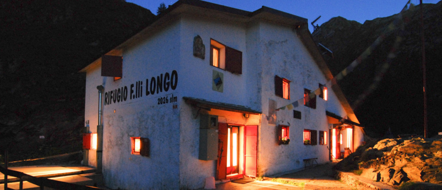 Rifugio F.lli Longo di notte