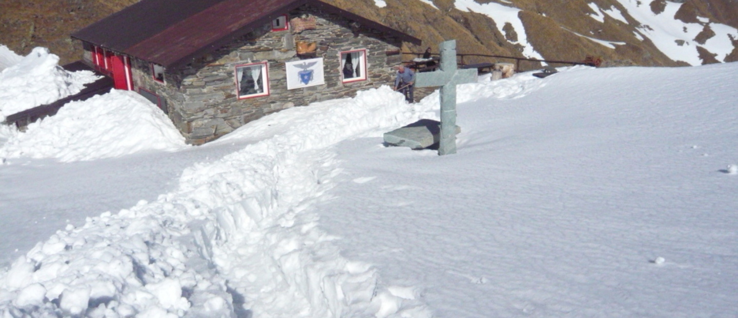 Rifugio Tagliaferri nella neve  