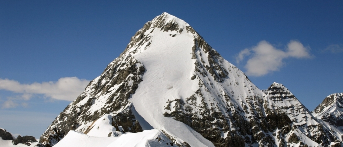 La forma maestosa e piramidale del Gran Zebrù