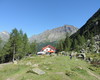 IL RIFUGIO IN UNA BELLA GIORNATA DI SOLE