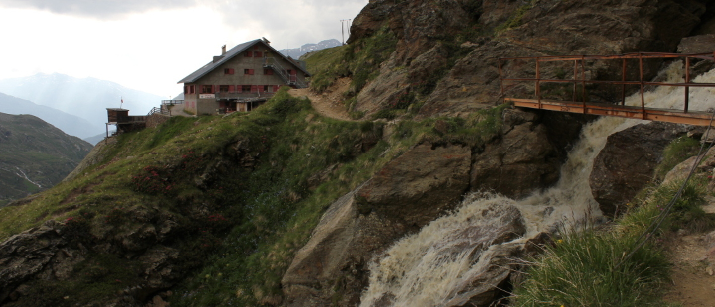 Sentiero per Rifugio Branca