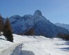 Ecco la cima Pizzo Badile Camuno vista da nord, nella stagione invernale. La forma del monte si mostra diversa, dipendente dal punto in cui la si osserva. Sempre affascinante, comunque.