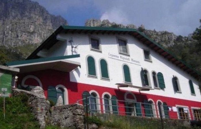 560x300xcapanna-alpinisti-monzesi-cai-560x300.jpg.pagespeed.ic.4K7NMWy8pe