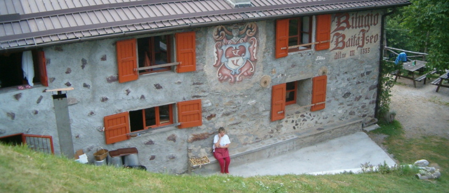 Rifugista di Baita Iseo in pausa