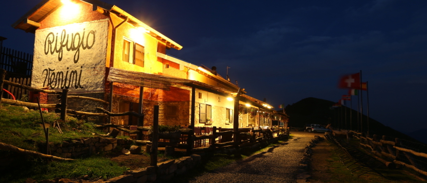 RIFUGIO VENINI DI NOTTE