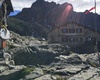 Dietro il rifugio spunta il sole