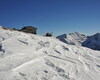 Capanna 2000 raggiunto in inverno dai rifugisti con il gatto delle nevi.
Sullo sfondo la Cima Foppazzi e la Cima Grem