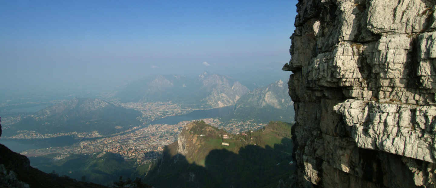 Il Rifugio Azzoni in vetta al Resegone