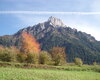 Il Pizzo Badile in autunno. Fotografato sopra il paese di Cimbergo, nel lato sud.