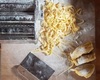Pasta fresca all'uovo fatta in casa.