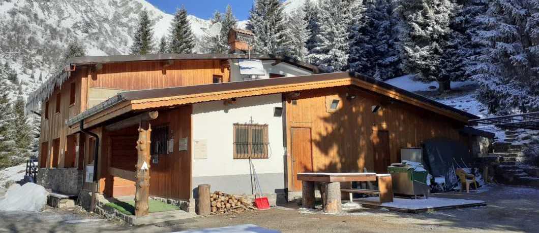 Rifugio Alpe Corte Bassa In Val Canale Rifugi Di Lombardia